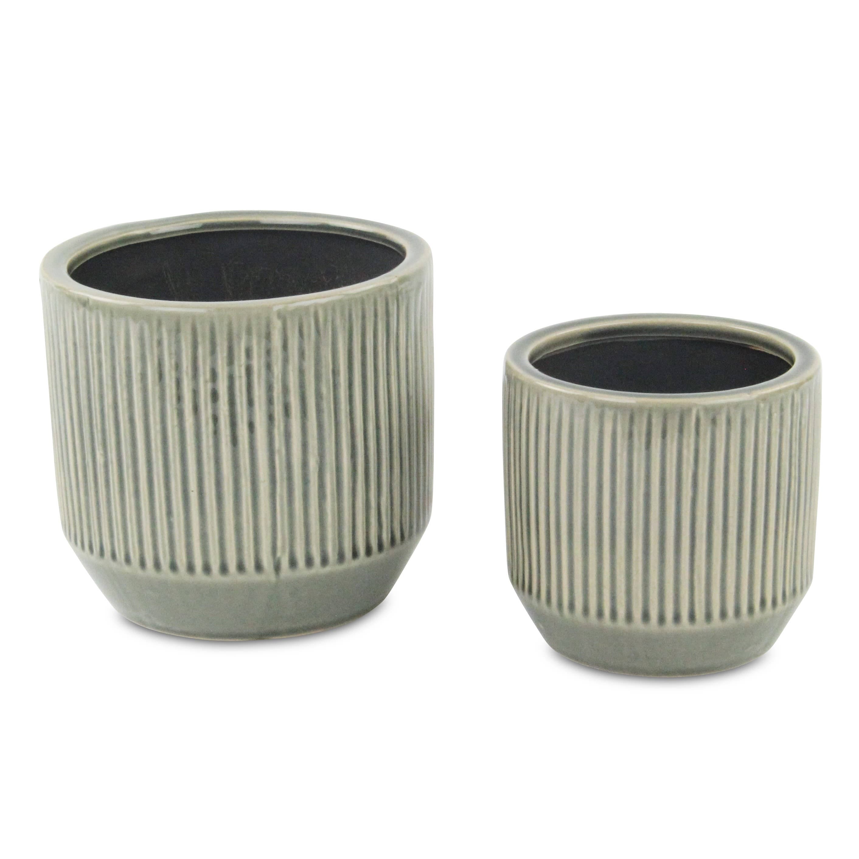 Gray Ruffled Ridge Ceramic Pot
